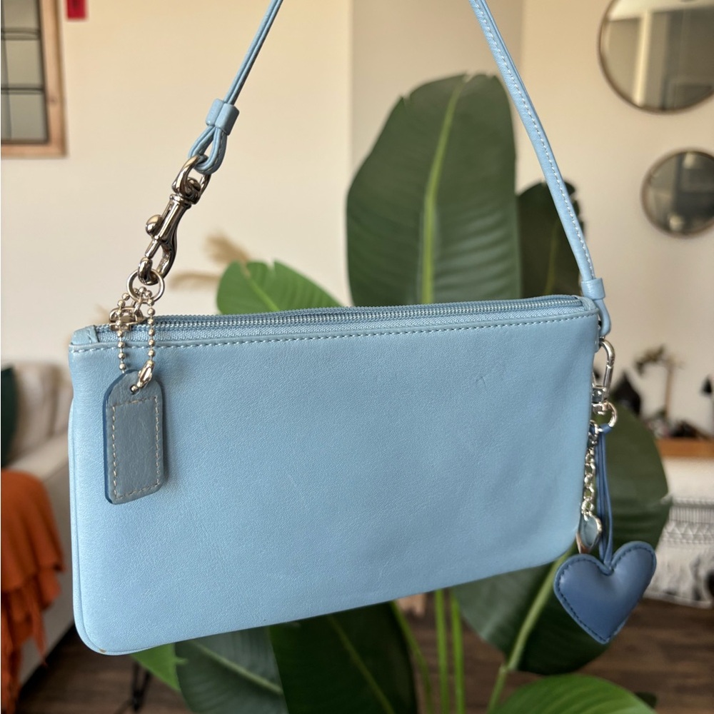 ❌❌SOLD❌❌🩵VTG COACH Hamptons Leather Lrg Skinny Wristlet🩵 - Picture 4 of 15